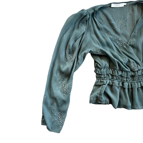 ASTR The Label Floral Embroidered Boho Babydoll Top L - Picture 6 of 13